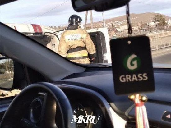 Три человека пострадали после столкновения двух иномарок в Агинском