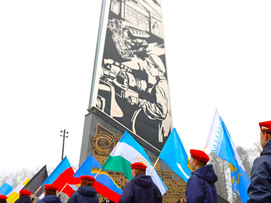 Стелу «Город трудовой доблести» открыли в Барнауле