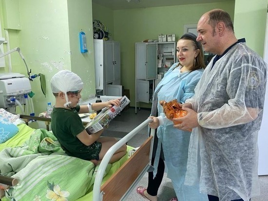 Мать сбитого в Татарске депутатом мальчика ответила интернет-критикам ее яркого макияжа