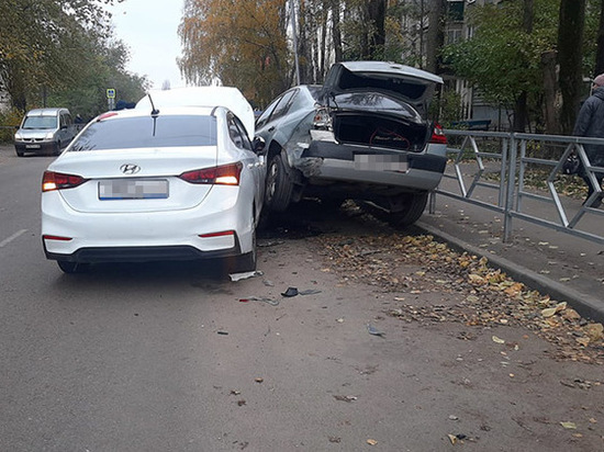 В Липецке водитель иномарки попал в аварию из-за кошки