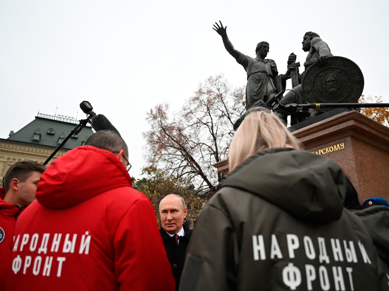 памятник минину и пожарскому в москве на красной площади