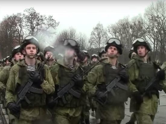 Путин наградил бригаду морской пехоты орденом Мужества