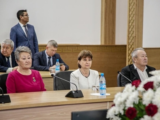 В Туве сотрудница МЧС удостоена госнаграды
