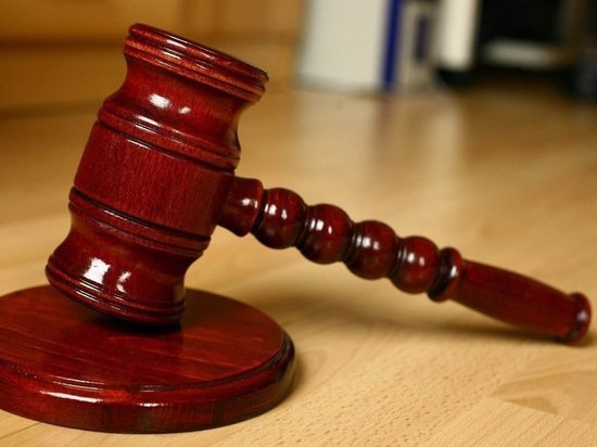Мужчину оштрафовали за прогулки по Чите в панаме с рисунком конопли