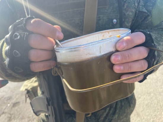 Южноуральцы в Херсонской области сварили «народный борщ» для бойцов