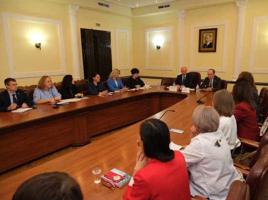 Игорь Седов встретился с представителями региональной организации «PRO Женщин г. Астрахани».