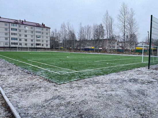 Рядом с коряжемской школой №5 появилось новое футбольное поле