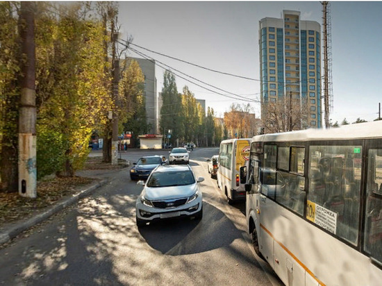 На остановке общественного транспорта в Воронеже задержали угонщика автомобиля