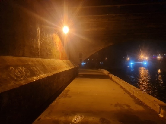 Под одним из мостов Петрозаводска стало светлее