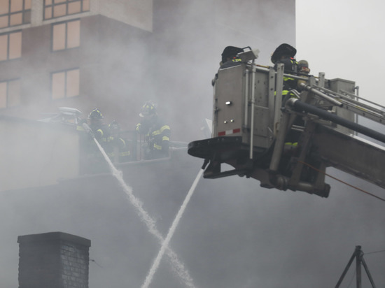 NYT:  38 человек пострадали при пожаре в высотке в Нью-Йорке