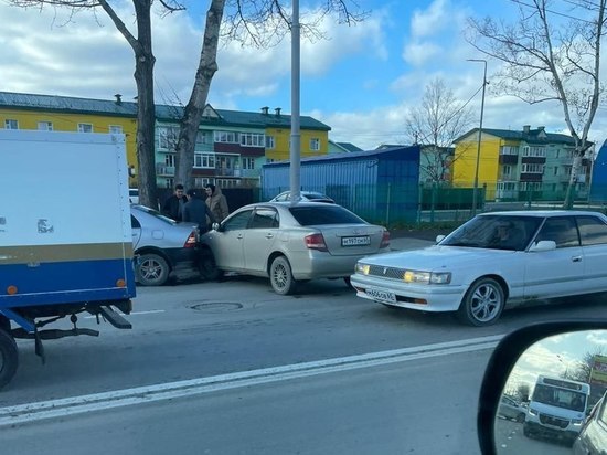 ДТП спровоцировало пробку на улице Железнодорожной в Южно-Сахалинске