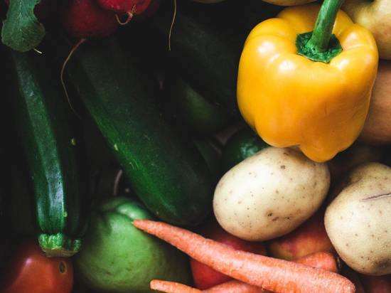 Жители Бородино украли овощи и фрукты со склада на рынке