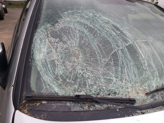 Две иномарки и «Газель» разбились на мокрой дороге на Киевском шоссе