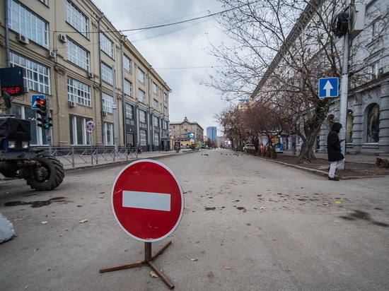 Улицу Ленина перекрыли в Новосибирске для подготовки к Новому году: фото