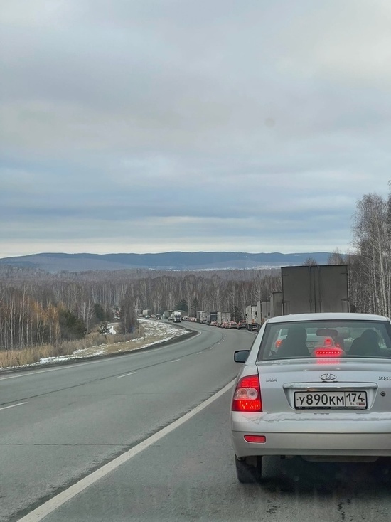 На трассе М-5 в Челябинской области возникла большая пробка