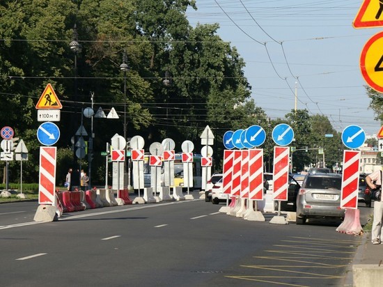 Движение на улице Аврова в Петергофе перекроют на три месяца