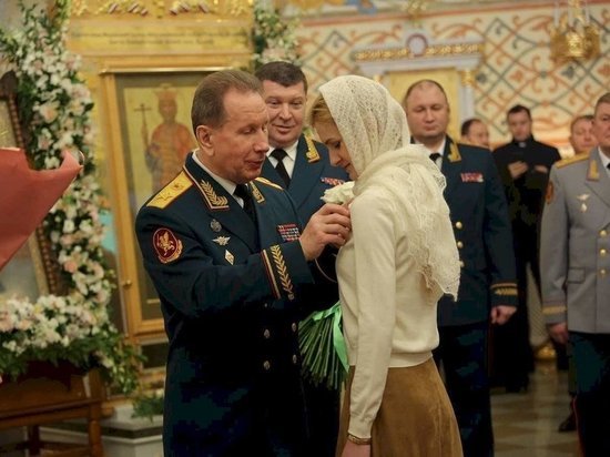 Депутата и уроженку Барнаула Бутину наградили в храме медалью Росгвардии