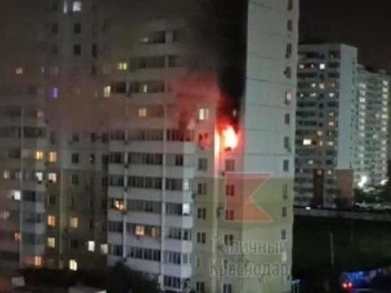 В Краснодаре из-за пожара в многоэтажном доме эвакуировали более 30 человек