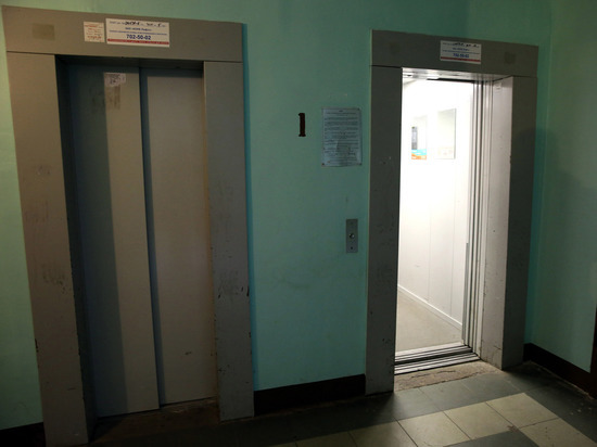 Петербуржцам объяснили, куда жаловаться на шумные лифты и вентиляцию