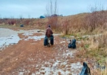 В Барнауле вывезли мусор с озера «Коралл» в Ленинском районе