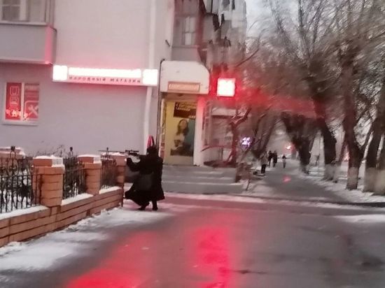 В Кургане на улице заметили прицеливавшегося человека с пневматической винтовкой
