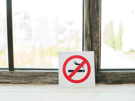 Дмитрий Давыдов предлагает запретить в России продажу сигарет молодым людям до 21 года