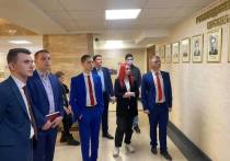 7 ноября, в честь 105-й годовщины со дня Великой Октябрьской социалистической революции, представители партии «Коммунисты России» посетили экскурсию Алтайского краевого Законодательного Собрания.