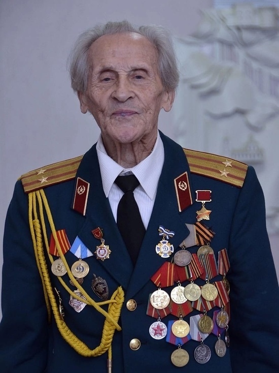 Глава города поздравил смолянина Михаила Павлова со 104-летим