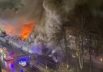 Один из посетителей клуба "Полигон" в Костроме сообщил, что во время пожара и эвакуации заклинил один из турникетов