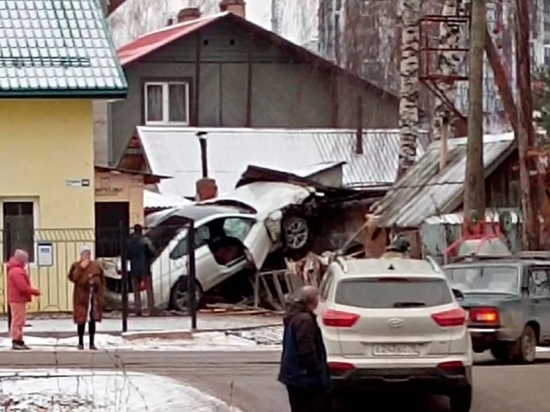 Водитель BMW в Ижевске не справился с управлением и сбил пенсионера