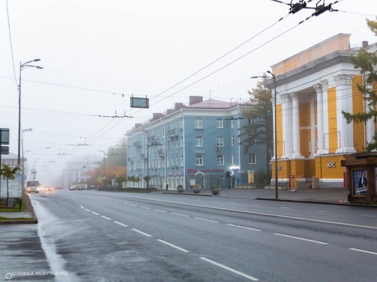 Кусок лепнины рухнул на тротуар в центре Петрозаводска