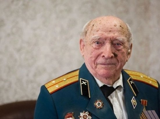 В Красноярске 99-летие отметил ветеран ВОВ Борис Быстров