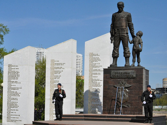 В Челябинске вспомнили, кто и зачем помог создать в городе памятник силовикам