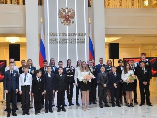 Мальчика из Красноярского края наградили в Совете Федерации за спасение ребенка от собаки
