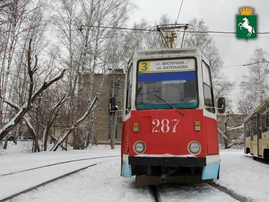 Движение двух трамвайных маршрутов в Томске остановлено из-за пожара на Кулагина