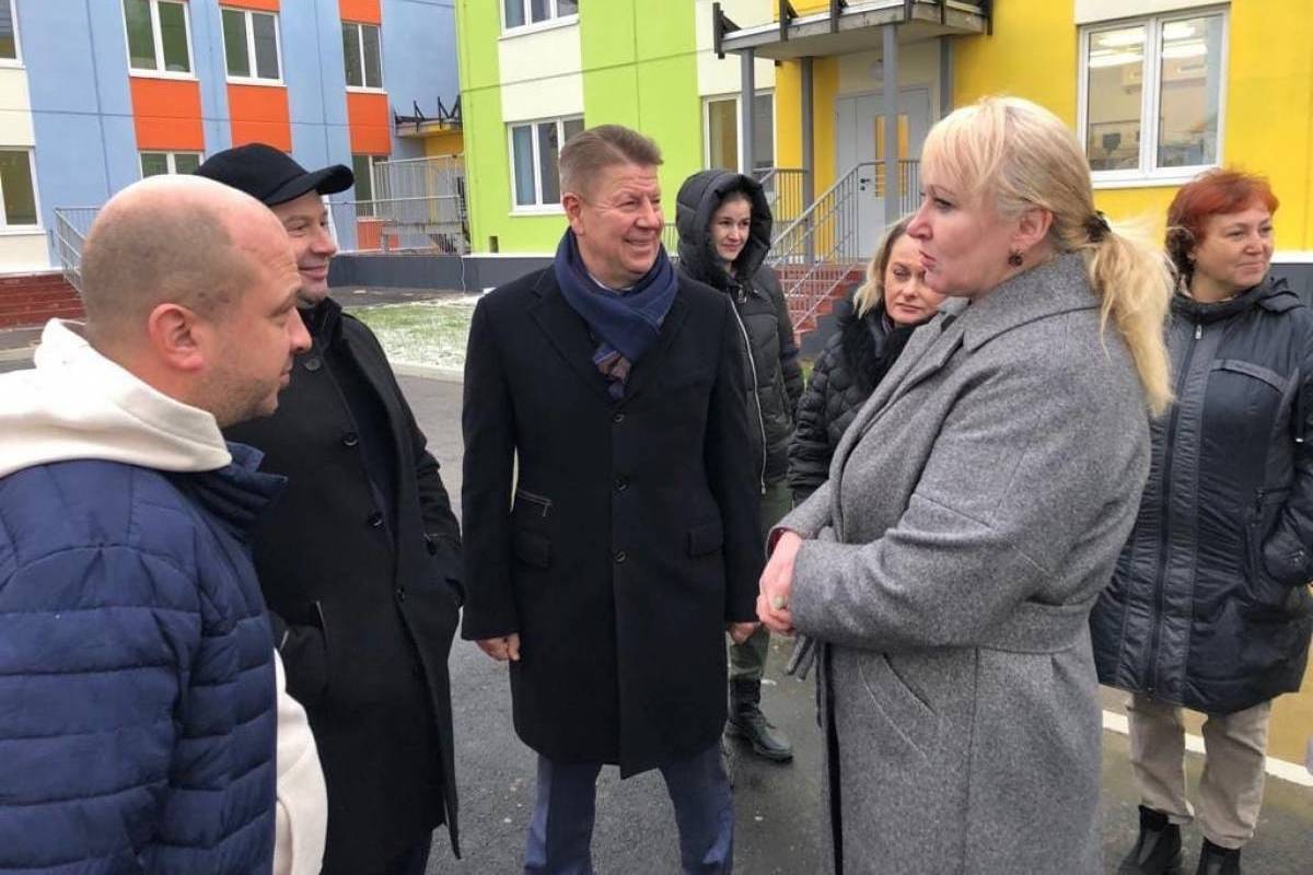Контроль за народной программой: Алексей Ситников посетил строящиеся детский сад и школу в посёлке Волжский