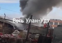 Сегодня, 8 ноября, в микрорайоне Кирзаводе столицы Бурятии горел склад тракторных запчастей