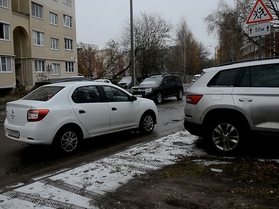 В Твери за нарушение парковки оштрафовали 586 водителей