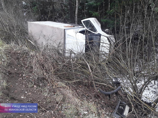 В Ивановской области водитель на грузовике улетел в кювет