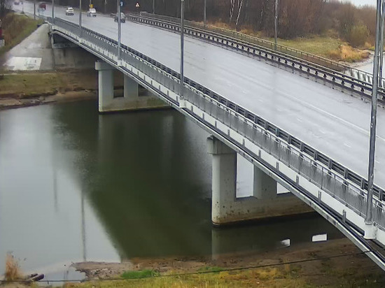В Ярославле на новом мосту появились дыры