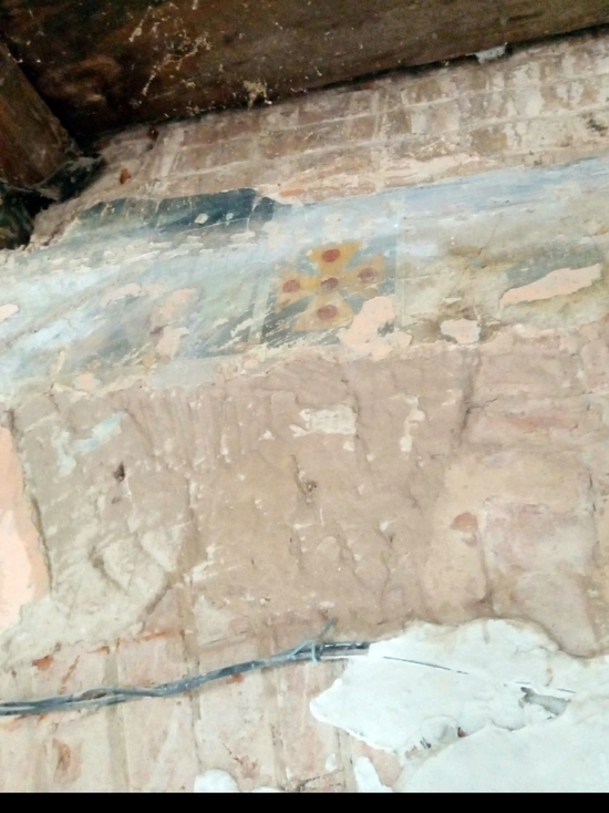 В нылгинском храме нашли фрагменты старинных фресок