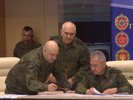 Появилось видео Шойгу и Суровикина в командном пункте войск - МК