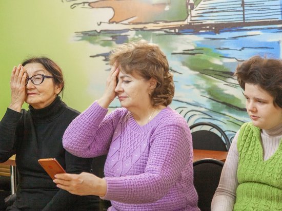 Астраханские пенсионеры узнали о возрастных изменениях зрения