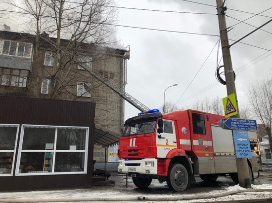 Пожар в доме на Кулагина в Томске тушили более 4 с половиной часов