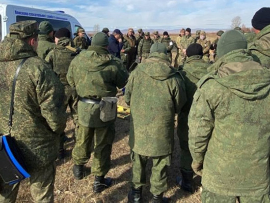 Тушенку и теплые вещи привезли мобилизованным бойцам Чукотки