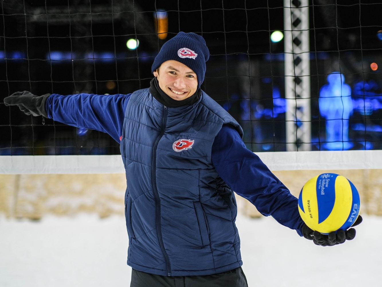 Athletes from Novy Urengoy are preparing for the snow volleyball championship: photo report