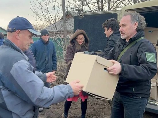 Российские музыканты привезли гуманитарную помощь в Александровку