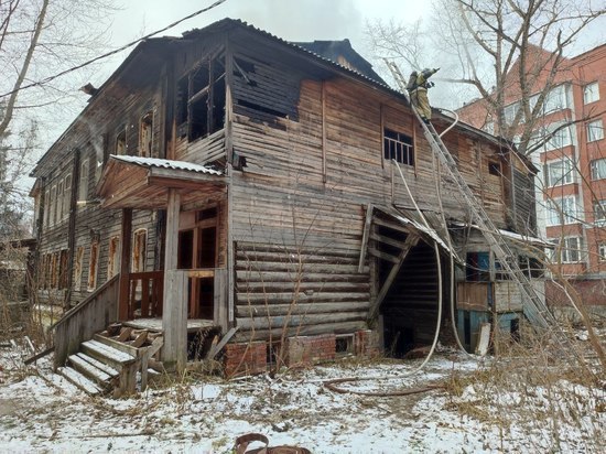 Расселенный дом горел на улице Яковлева в Томске 9 ноября