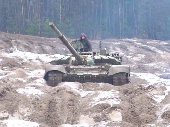 Мобилизованные танкисты прошли подготовку на полигоне в Ленобласти