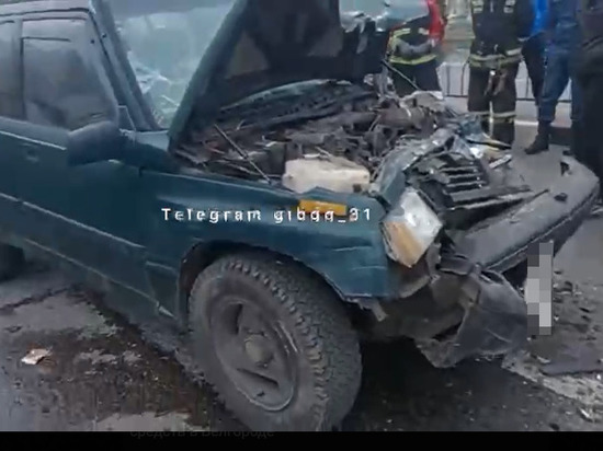 В Белгороде произошло массовое ДТП с участием маршрутки, есть пострадавший